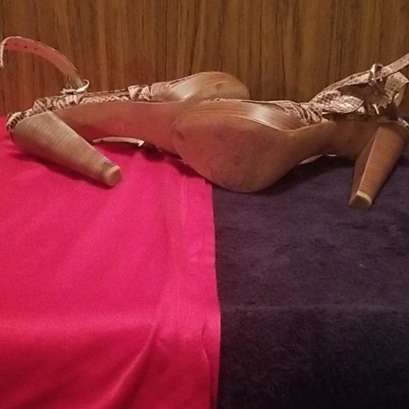 Shoes - Picture 4 of 4